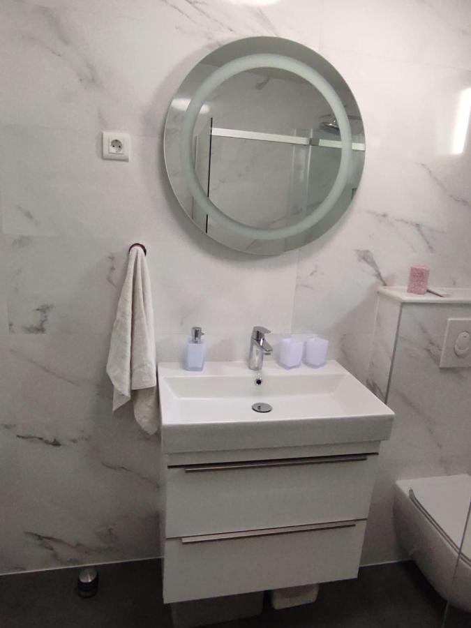 Apartman Koko With Private Jacuzzi Makarska Exteriör bild