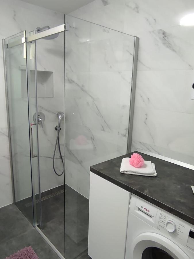 Apartman Koko With Private Jacuzzi Makarska Exteriör bild