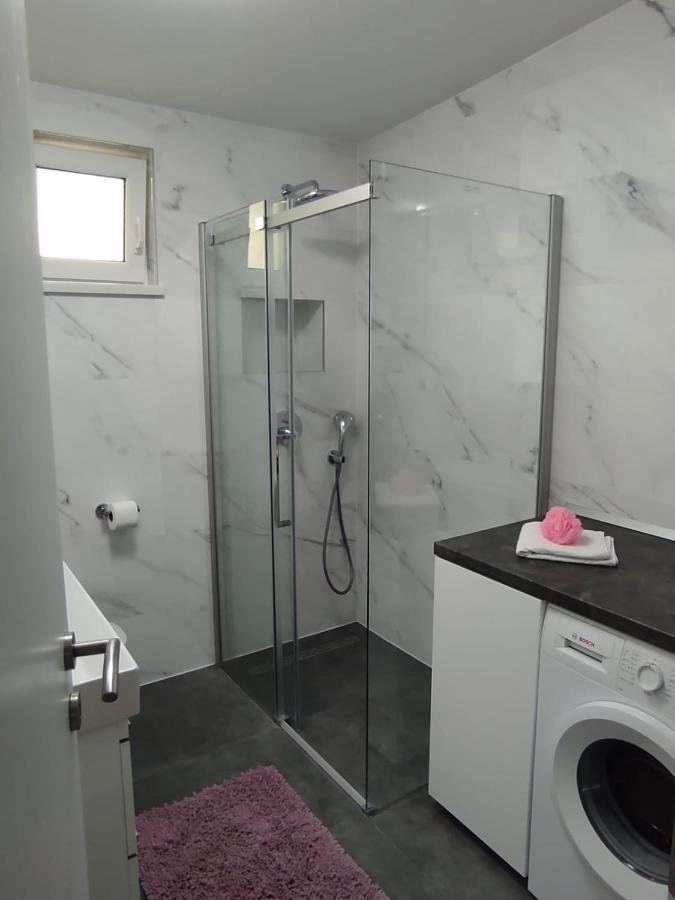 Apartman Koko With Private Jacuzzi Makarska Exteriör bild