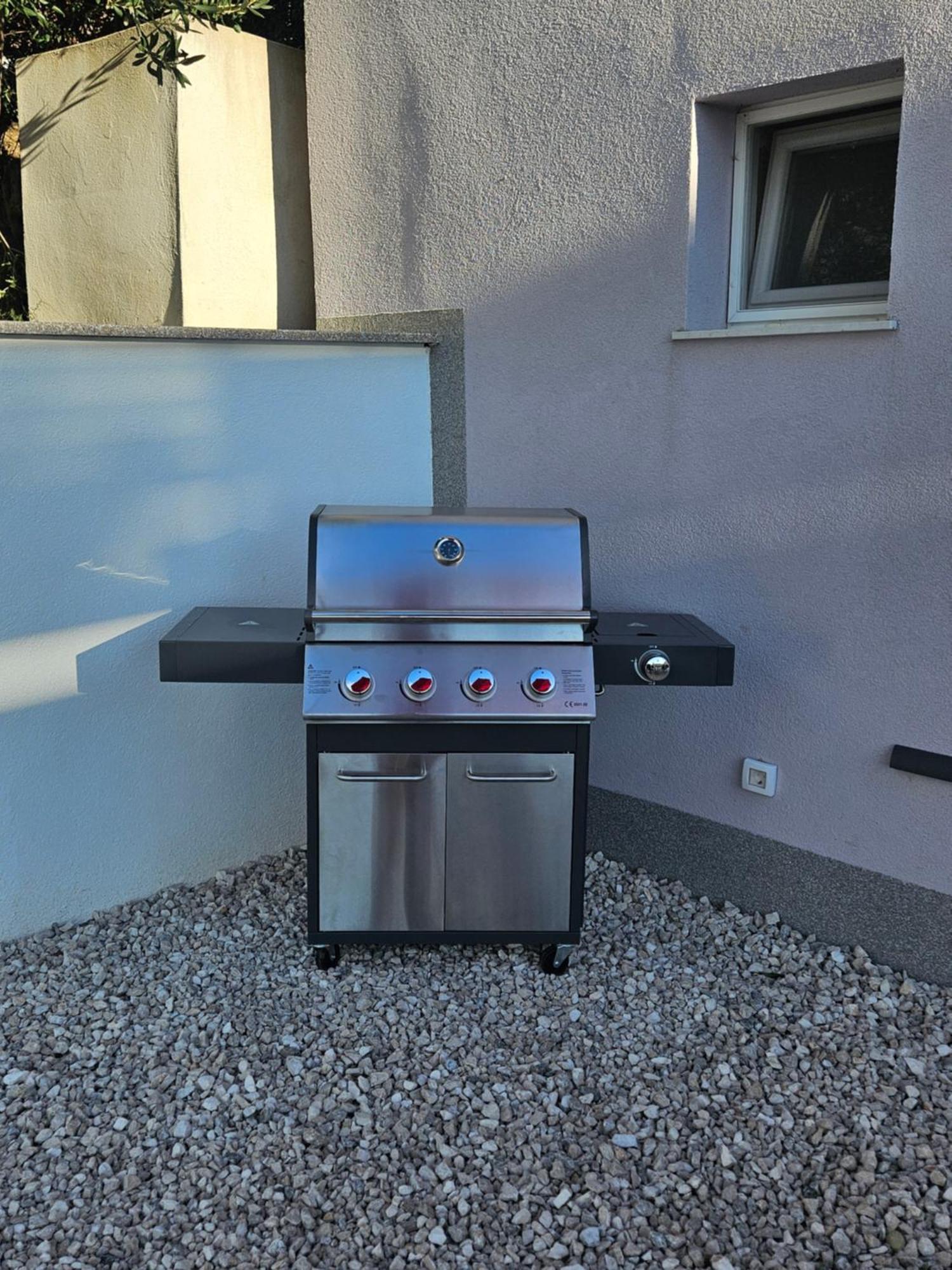Apartman Koko With Private Jacuzzi Makarska Exteriör bild