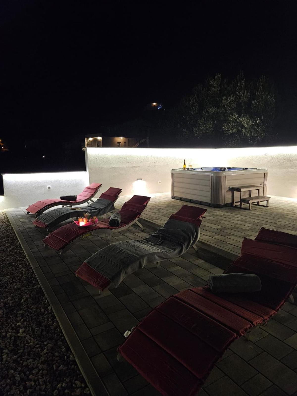 Apartman Koko With Private Jacuzzi Makarska Exteriör bild