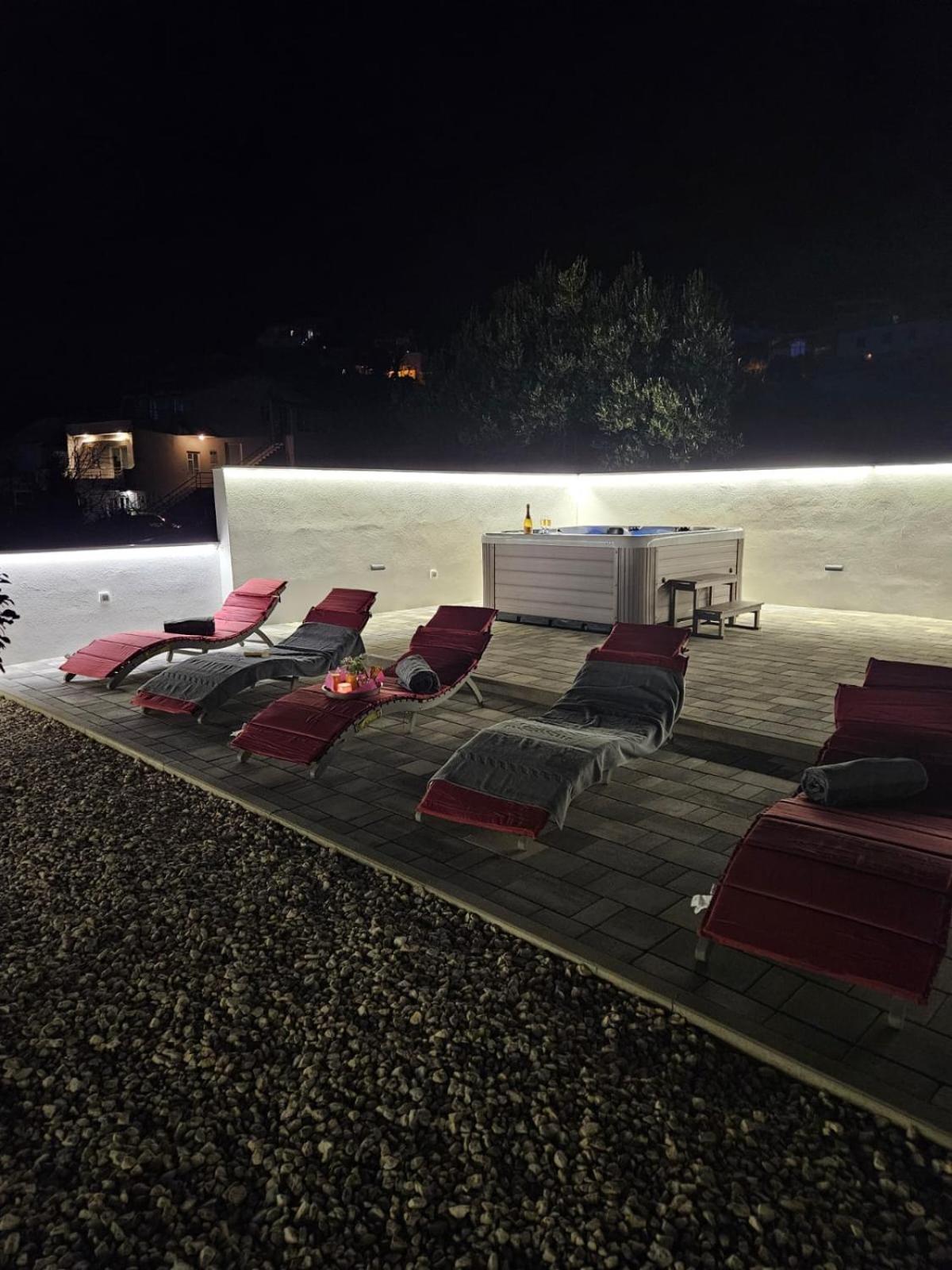 Apartman Koko With Private Jacuzzi Makarska Exteriör bild