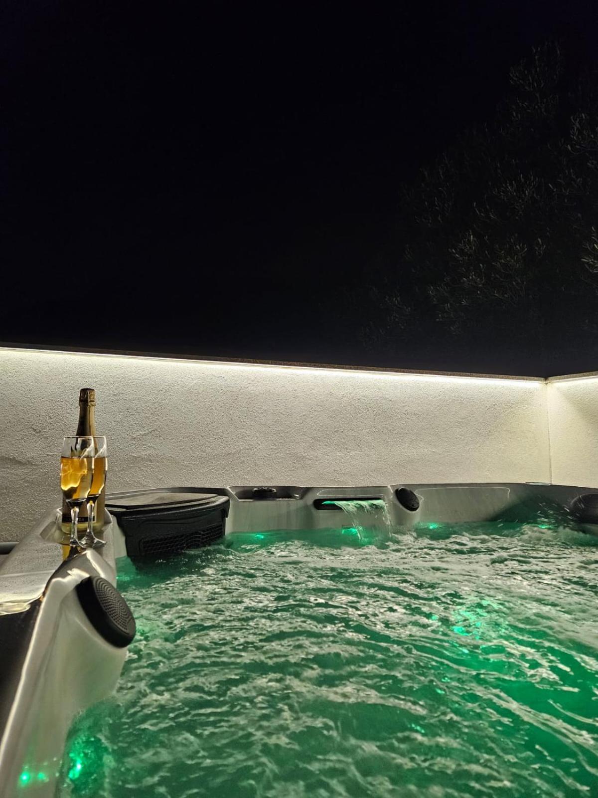 Apartman Koko With Private Jacuzzi Makarska Exteriör bild