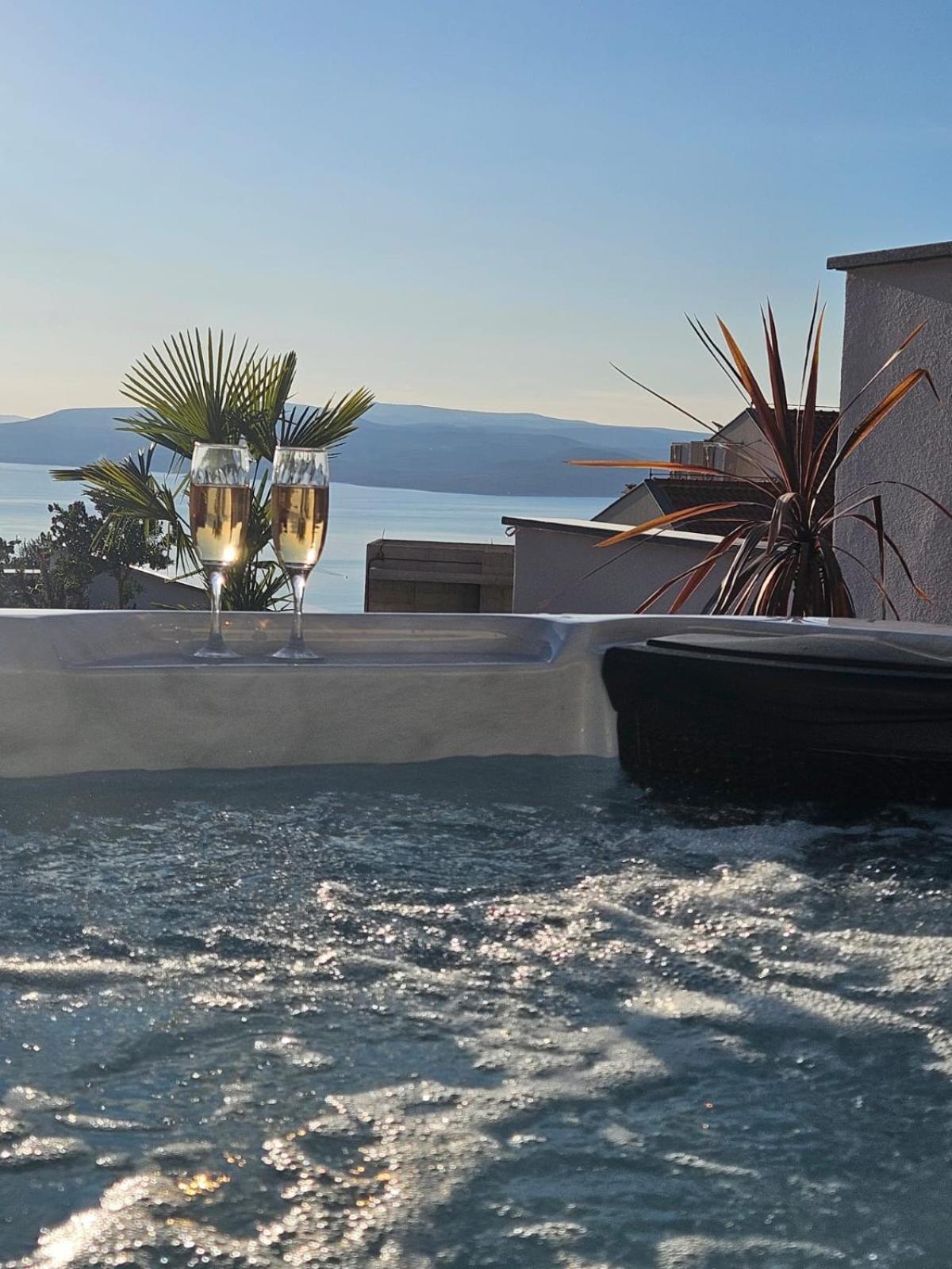 Apartman Koko With Private Jacuzzi Makarska Exteriör bild