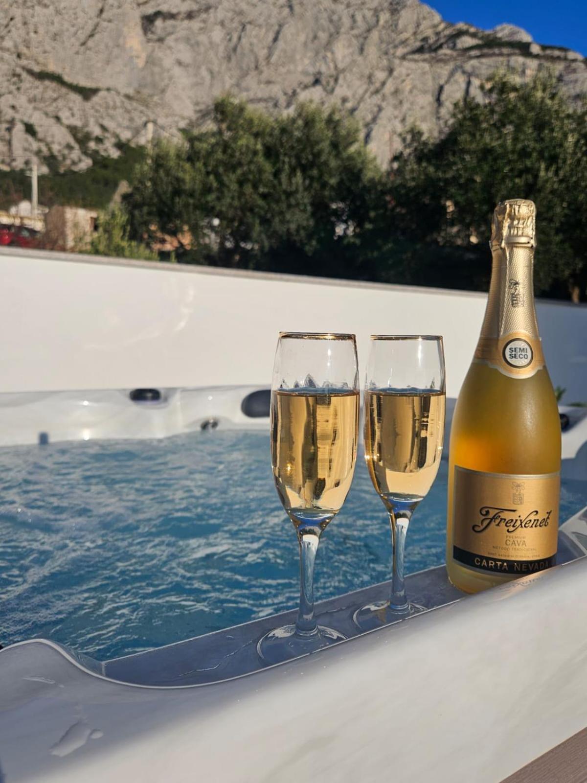 Apartman Koko With Private Jacuzzi Makarska Exteriör bild