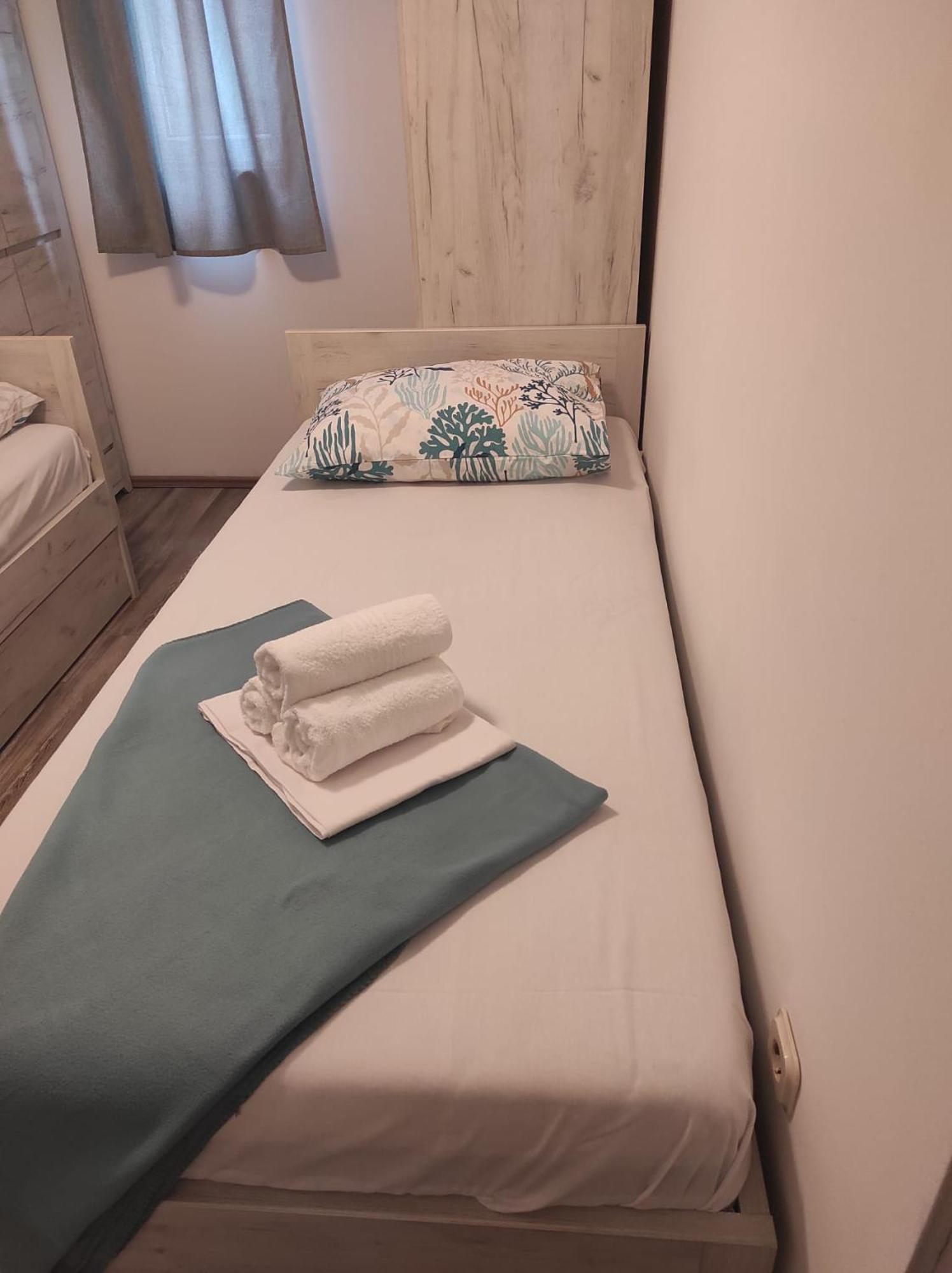 Apartman Koko With Private Jacuzzi Makarska Exteriör bild