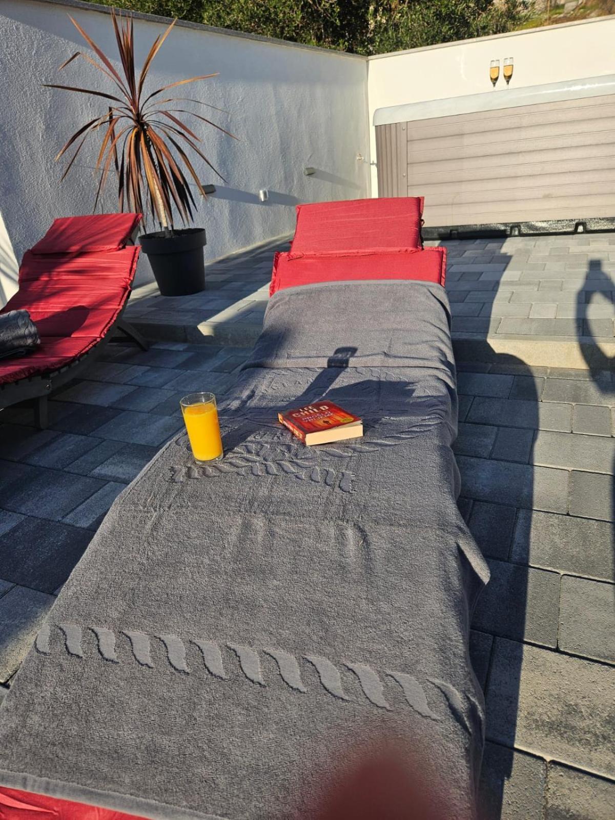 Apartman Koko With Private Jacuzzi Makarska Exteriör bild