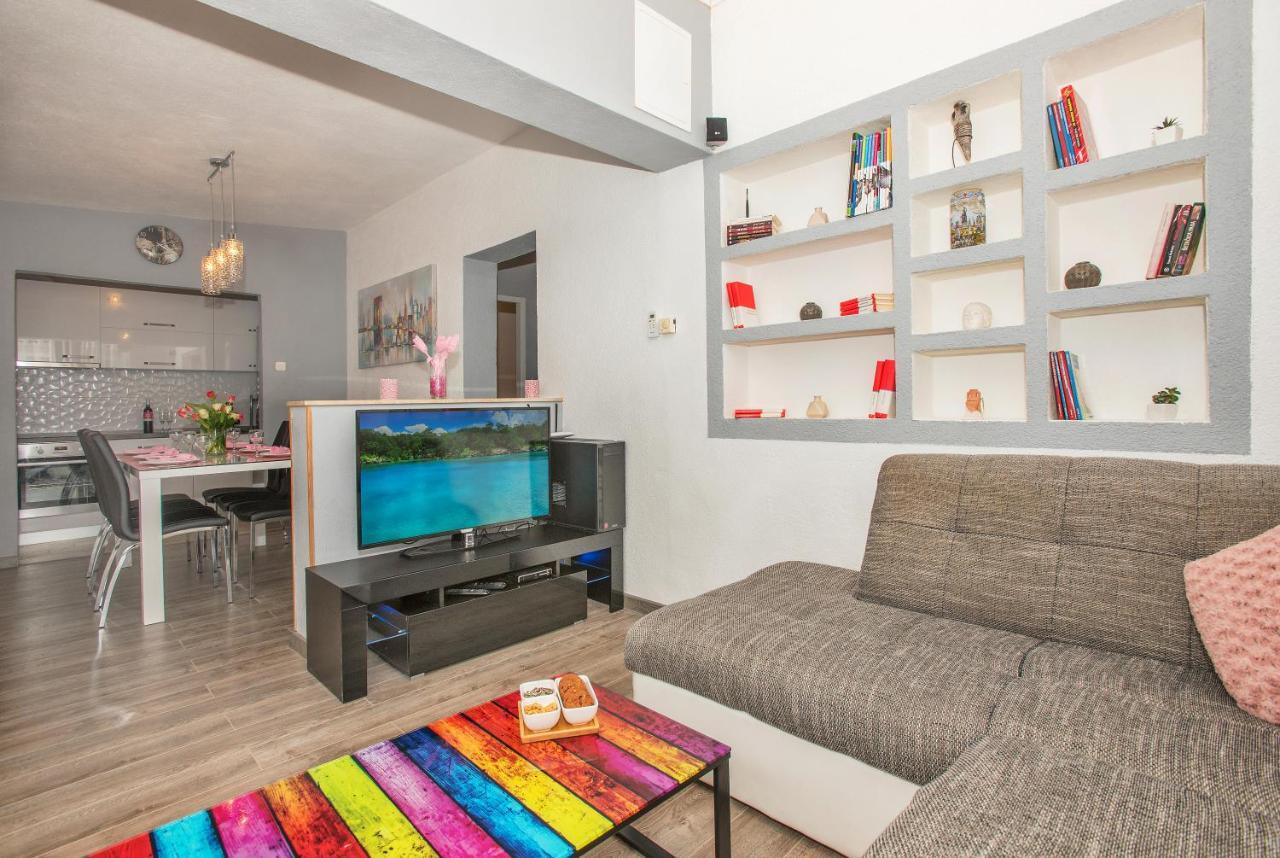 Apartman Koko With Private Jacuzzi Makarska Exteriör bild