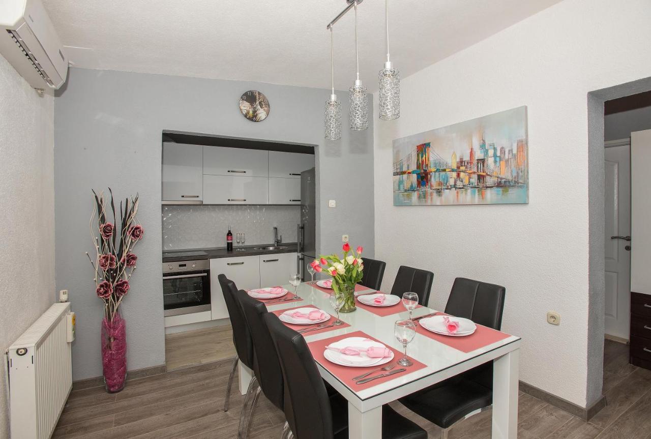 Apartman Koko With Private Jacuzzi Makarska Exteriör bild