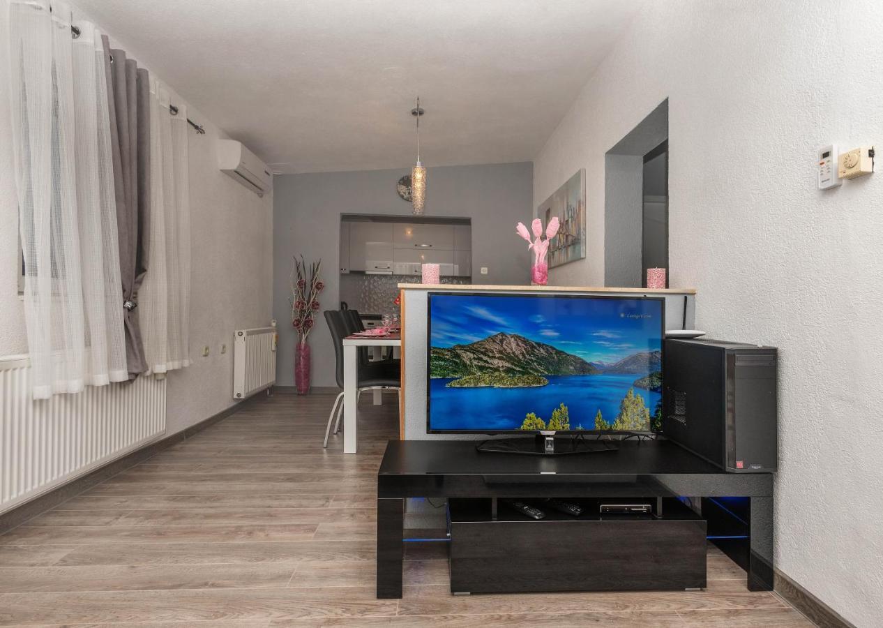 Apartman Koko With Private Jacuzzi Makarska Exteriör bild